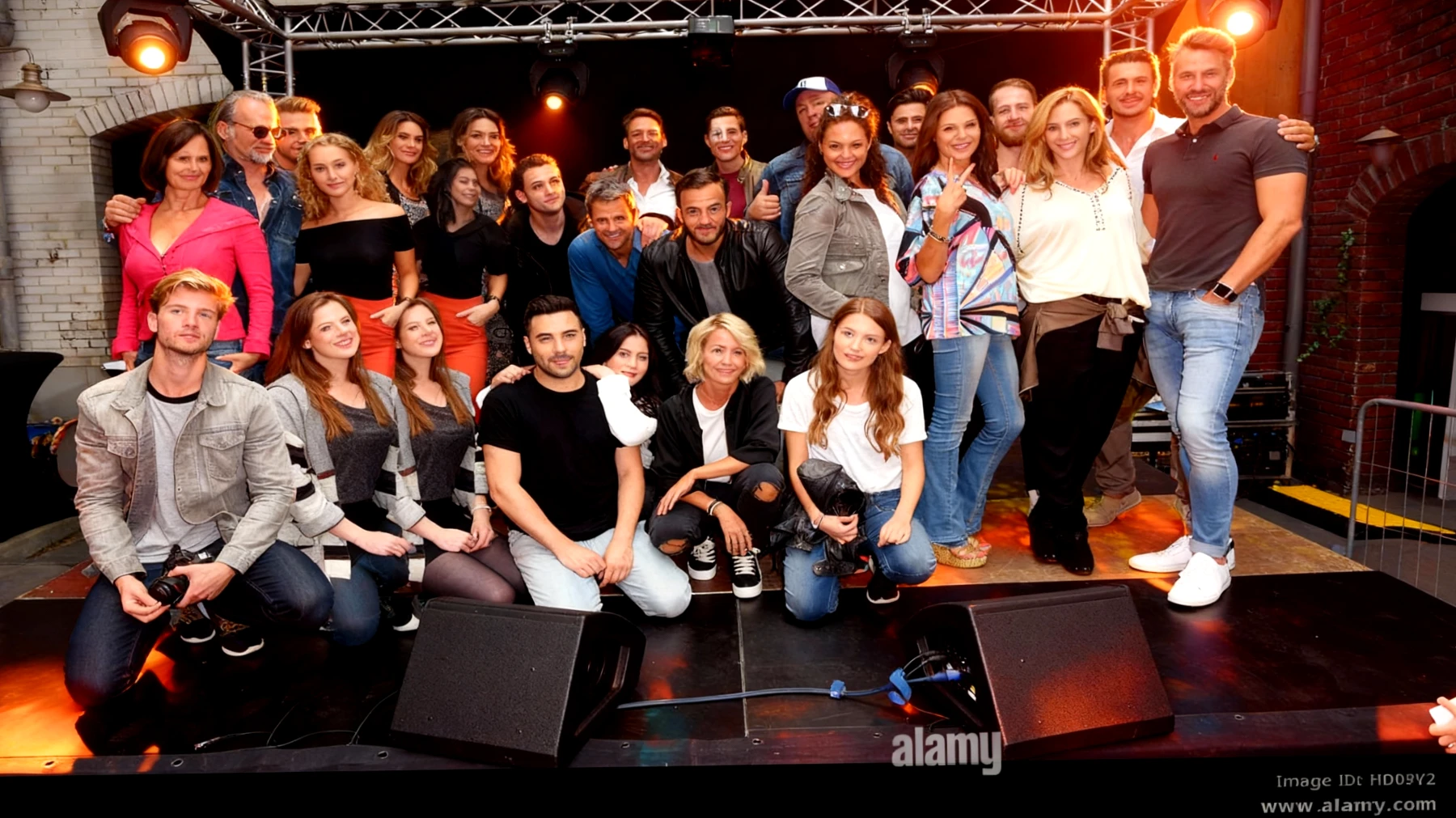 Unter uns2025-12-06T05:35:41.439Z"